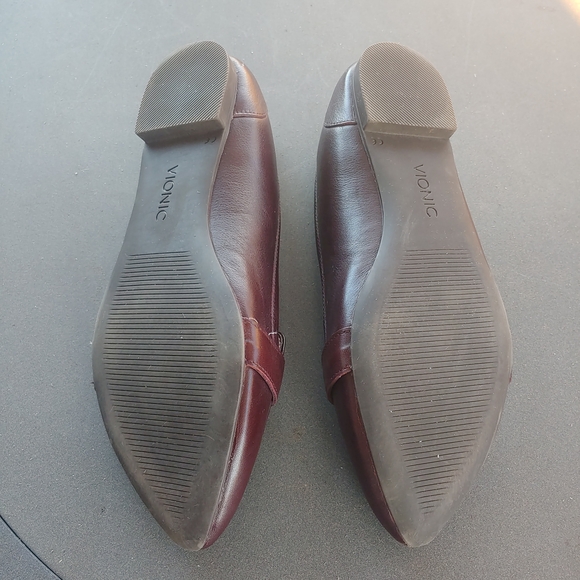 Vionic Savannah Dark Brown Croc-Embossed Loafers 9 - Picture 7 of 11